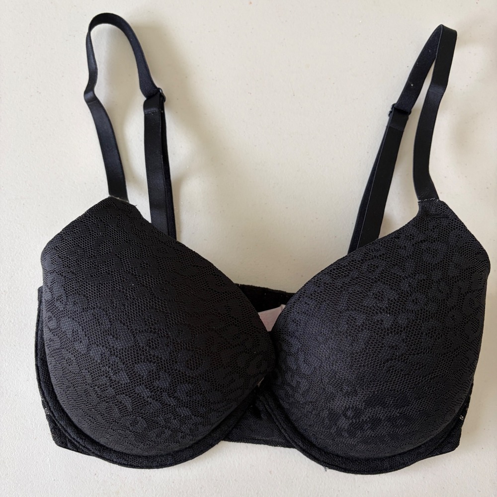 VS PINK Wear Everywhere Black Leopard T-Shirt Lightly Lined Bra 32DD